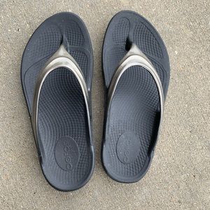 Oofos size 6 sandals